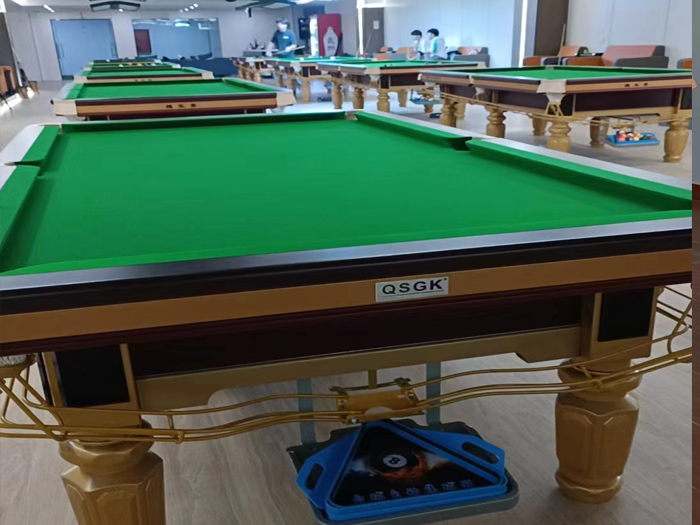 金腿臺(tái)球桌